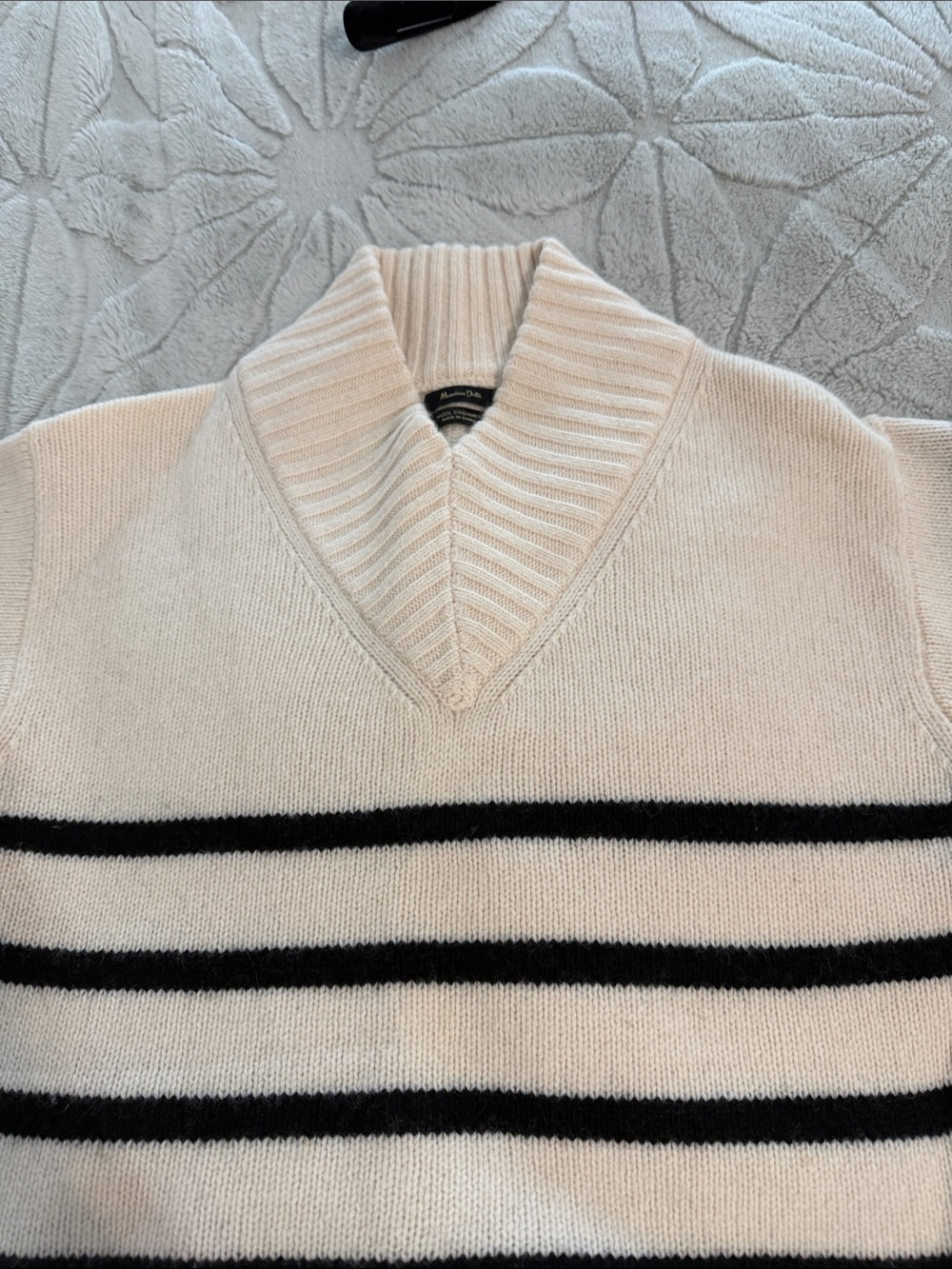 Massimo Dutti Cream and Black V‑Neck Stripe Sweater
